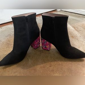 Betsy Johnson Kassie Black/Fuchsia Booties